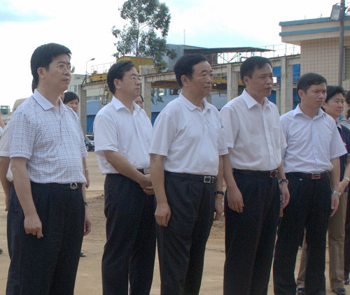 9月8日,中央巡视组组长、十一届全国人大农业和农村委员会副主任委员房凤友,中央巡视组副组长、副部级巡视专员郭林,中央巡视组副组长、副部级巡视专员谢秀兰等领导一行8人,到竞技宝竞猜循环经济产业园对集团经济建设、党建等工作情况进行检查指导。自治区党委组织部部长周新建,崇左市委副书记、市长黄克,江州区委书记蓝大煌,竞技宝竞猜集团董事局副主席陈辉,竞技宝竞猜公司总经理朱光彩等陪同考察。